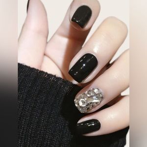 7 Piece Press-On Nails Kit